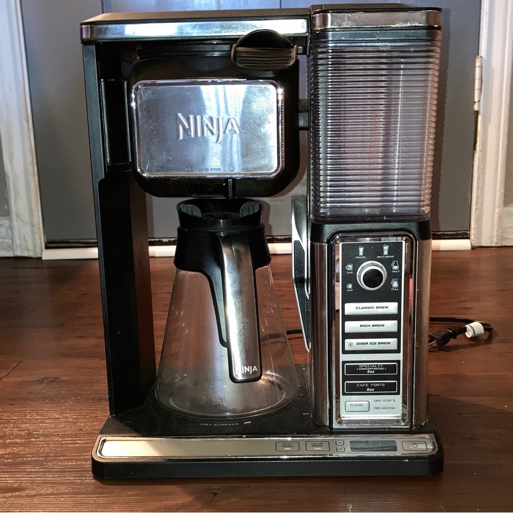 Ninja Black and Silver Coffee Brewer